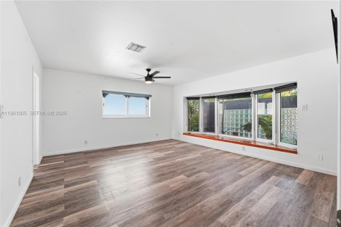 House in Fort Lauderdale, Florida 2 bedrooms, 149.94 sq.m. № 2023756 - photo 20