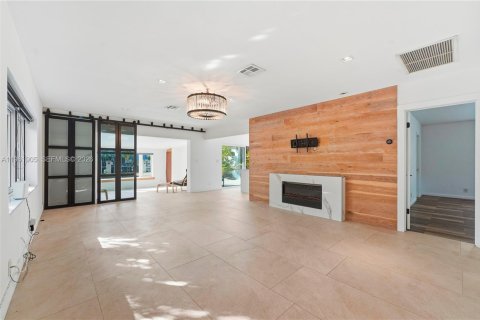 House in Fort Lauderdale, Florida 2 bedrooms, 149.94 sq.m. № 2023756 - photo 6