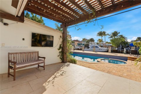 House in Fort Lauderdale, Florida 2 bedrooms, 149.94 sq.m. № 2023756 - photo 3