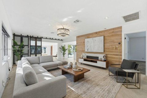 House in Fort Lauderdale, Florida 2 bedrooms, 149.94 sq.m. № 2023756 - photo 5