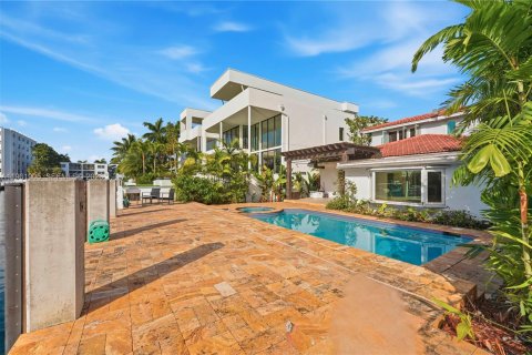 House in Fort Lauderdale, Florida 2 bedrooms, 149.94 sq.m. № 2023756 - photo 29