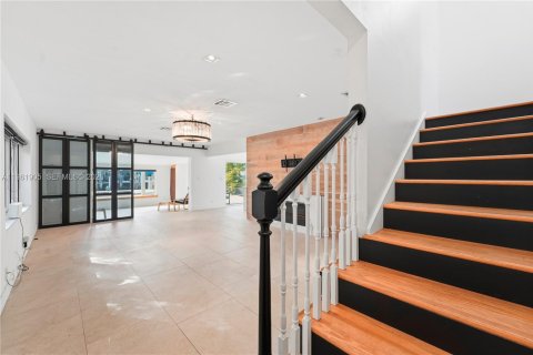 House in Fort Lauderdale, Florida 2 bedrooms, 149.94 sq.m. № 2023756 - photo 7