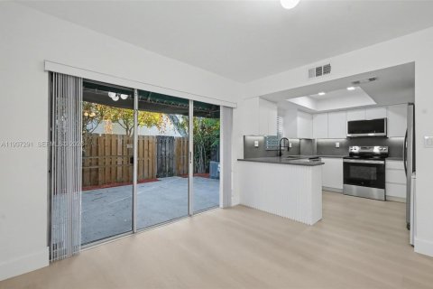 Touwnhouse à louer à Cooper City, Floride: 3 chambres, 120.96 m2 № 1995495 - photo 3