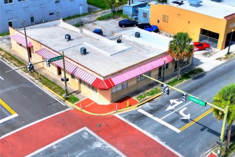 Propiedad comercial en venta en Lake Wales, Florida, 384.15 m2 № 2207898 - foto 2