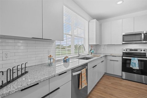 Townhouse in Nokomis, Florida 2 bedrooms, 119.29 sq.m. № 2196233 - photo 18