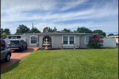 House in Lehigh Acres, Florida 2 bedrooms, 77.48 sq.m. № 2043919