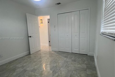 House in Lehigh Acres, Florida 2 bedrooms, 77.48 sq.m. № 2043919 - photo 9