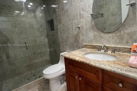 House in Lehigh Acres, Florida 2 bedrooms, 77.48 sq.m. № 2043919 - photo 10