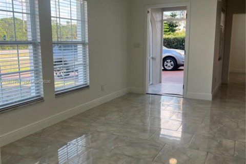 House in Lehigh Acres, Florida 2 bedrooms, 77.48 sq.m. № 2043919 - photo 4