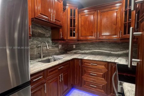 House in Lehigh Acres, Florida 2 bedrooms, 77.48 sq.m. № 2043919 - photo 7