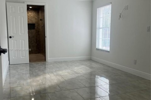 House in Lehigh Acres, Florida 2 bedrooms, 77.48 sq.m. № 2043919 - photo 11