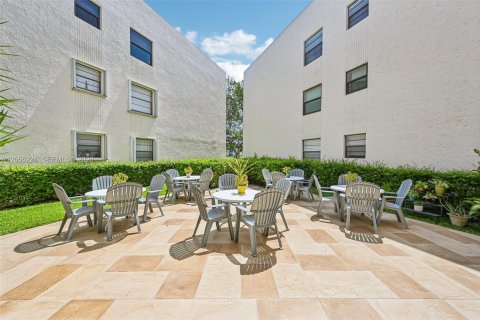Condo in Tamarac, Florida, 2 bedrooms № 2244131 - photo 30