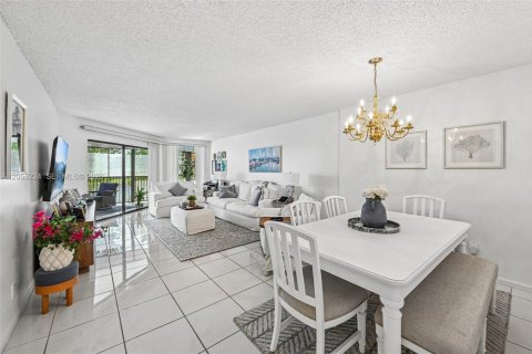 Condo in Tamarac, Florida, 2 bedrooms № 2244131 - photo 15