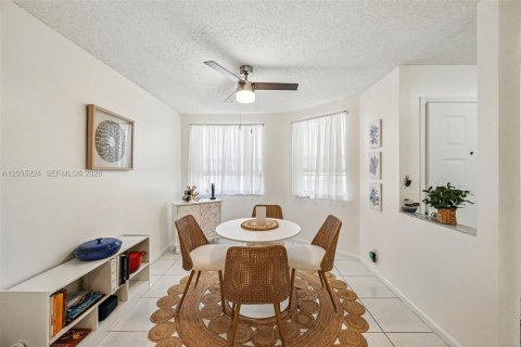 Condo in Tamarac, Florida, 2 bedrooms № 2244131 - photo 13