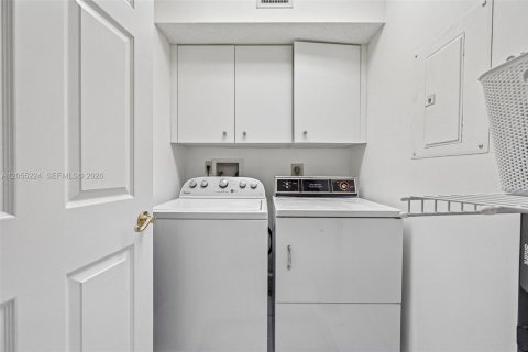 Condo in Tamarac, Florida, 2 bedrooms № 2244131 - photo 23