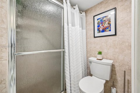 Condo in Tamarac, Florida, 2 bedrooms № 2244131 - photo 28