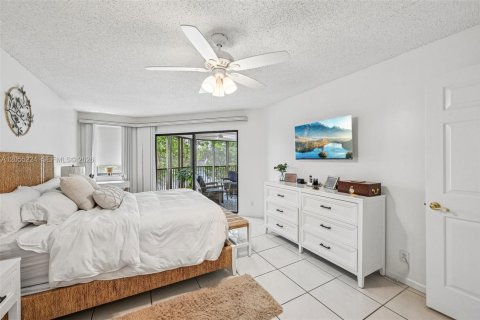 Condo in Tamarac, Florida, 2 bedrooms № 2244131 - photo 25