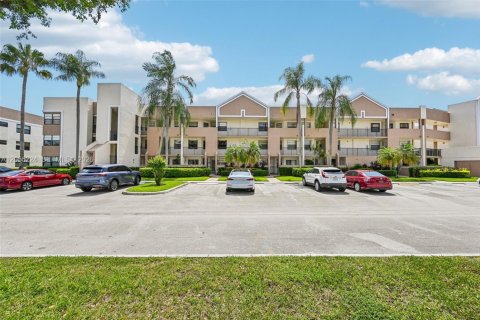 Condo in Tamarac, Florida, 2 bedrooms  № 2244131