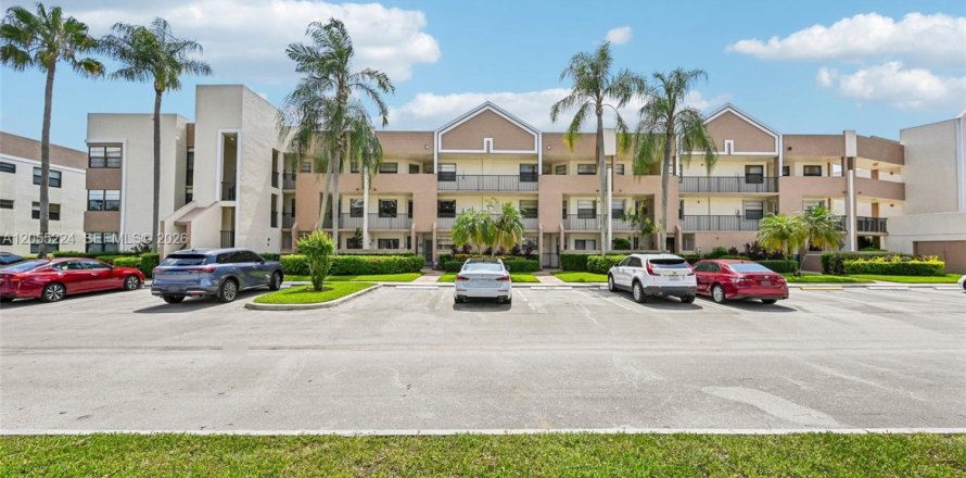 Condo in Tamarac, Florida, 2 bedrooms № 2244131