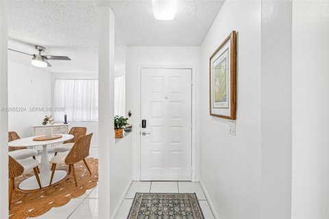 Condo in Tamarac, Florida, 2 bedrooms № 2244131 - photo 7