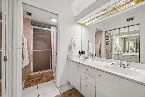 Condo in Tamarac, Florida, 2 bedrooms № 2244131 - photo 27