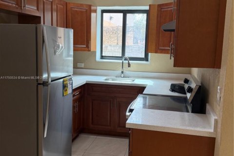 Commercial property in Miami, Florida 268.49 sq.m. № 1860046 - photo 13
