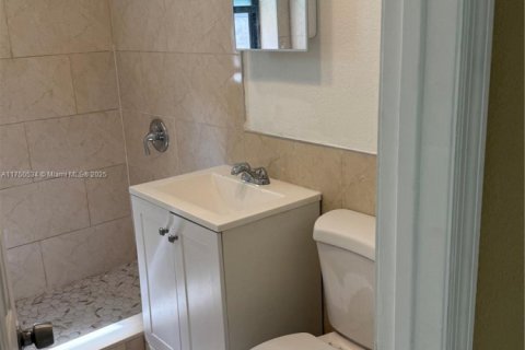 Commercial property in Miami, Florida 268.49 sq.m. № 1860046 - photo 11