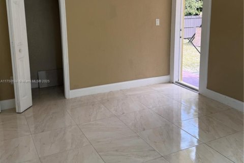 Commercial property in Miami, Florida 268.49 sq.m. № 1860046 - photo 8
