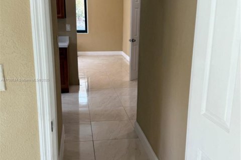 Commercial property in Miami, Florida 268.49 sq.m. № 1860046 - photo 10