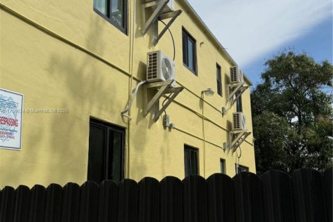 Commercial property in Miami, Florida 268.49 sq.m. № 1860046 - photo 3