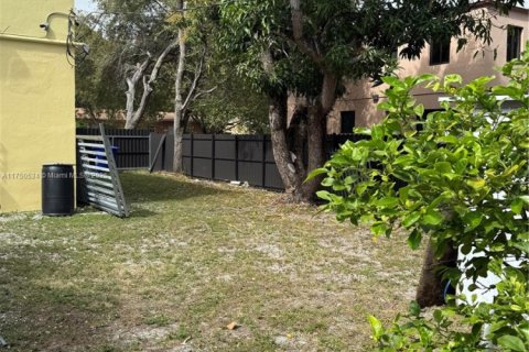 Commercial property in Miami, Florida 268.49 sq.m. № 1860046 - photo 6
