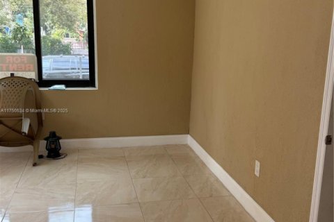 Commercial property in Miami, Florida 268.49 sq.m. № 1860046 - photo 14