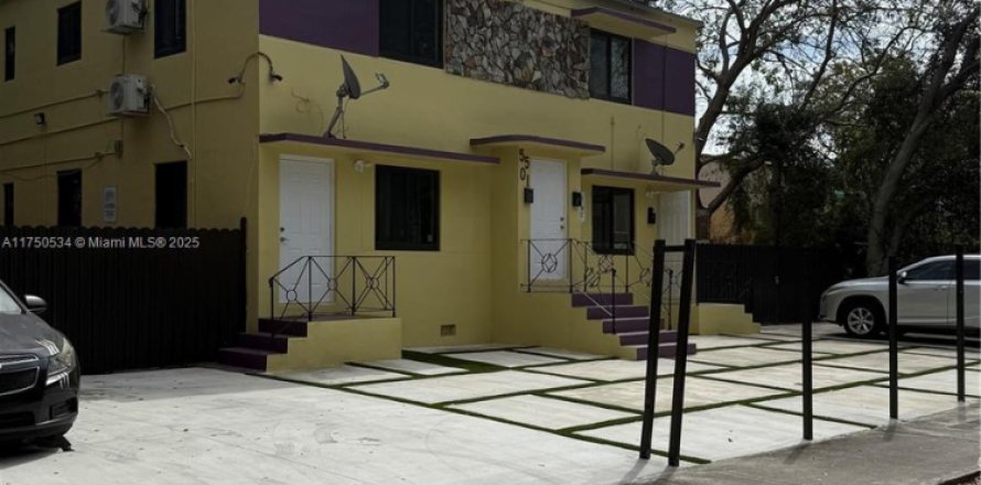 Commercial property in Miami, Florida 268.49 sq.m. № 1860046