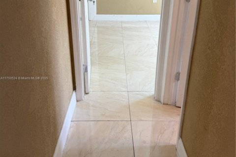 Commercial property in Miami, Florida 268.49 sq.m. № 1860046 - photo 18