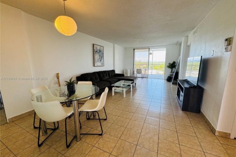Купить кондоминиум в Норт-Майами-Бич, Флорида 2 спальни, 95.22м2, № 1980266 - фото 3