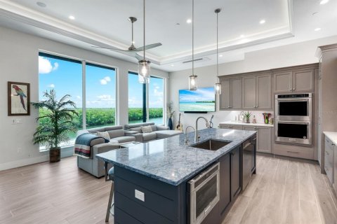 House in Cape Coral, Florida 4 bedrooms, 344.02 sq.m. № 2201769 - photo 5
