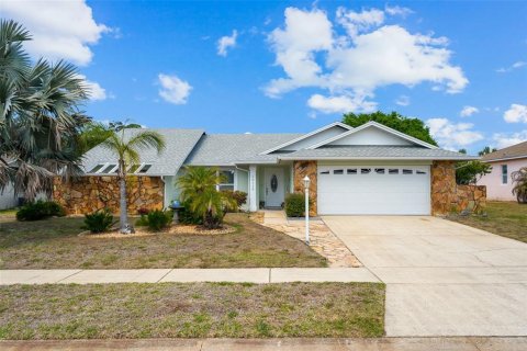 House in Hudson, Florida 3 bedrooms, 145.39 sq.m. № 2195586