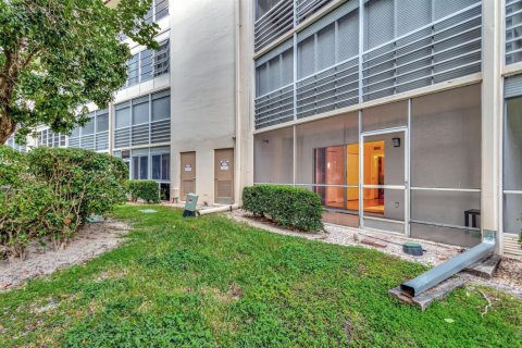 Condominio en venta en Coconut Creek, Florida, 1 dormitorio, 74.14 m2 № 2078266 - foto 12