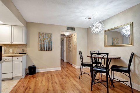 Condominio en venta en Coconut Creek, Florida, 1 dormitorio, 74.14 m2 № 2078266 - foto 4