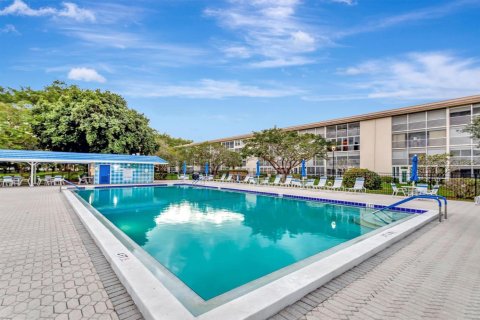 Condominio en venta en Coconut Creek, Florida, 1 dormitorio, 74.14 m2 № 2078266 - foto 14