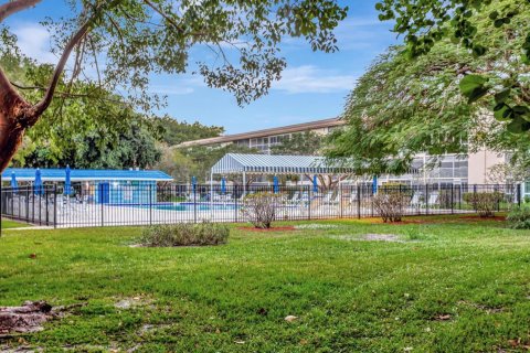 Condominio en venta en Coconut Creek, Florida, 1 dormitorio, 74.14 m2 № 2078266 - foto 13
