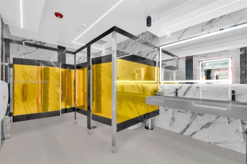 Купить коммерческую недвижимость в Майами, Флорида № 1997183 - фото 13