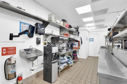 Купить коммерческую недвижимость в Майами, Флорида № 1997183 - фото 22