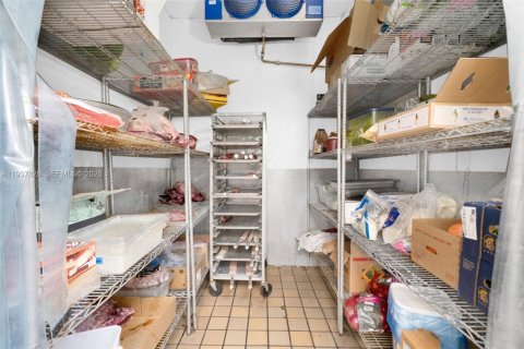 Купить коммерческую недвижимость в Майами, Флорида № 1997183 - фото 17