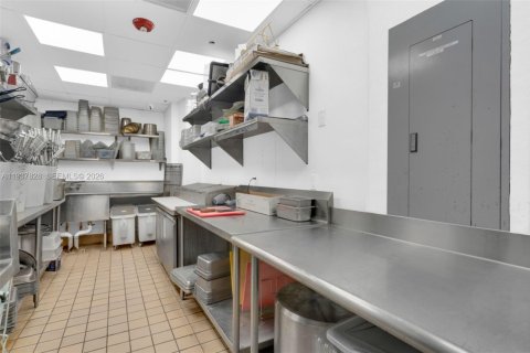 Купить коммерческую недвижимость в Майами, Флорида № 1997183 - фото 21