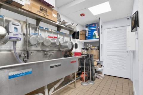 Купить коммерческую недвижимость в Майами, Флорида № 1997183 - фото 20