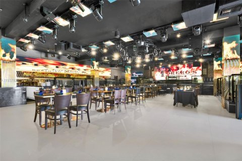 Купить коммерческую недвижимость в Майами, Флорида № 1997183 - фото 7