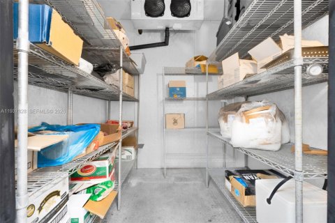 Купить коммерческую недвижимость в Майами, Флорида № 1997183 - фото 16