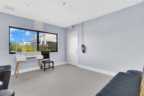 Купить коммерческую недвижимость в Майами, Флорида № 1997183 - фото 27