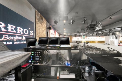 Купить коммерческую недвижимость в Майами, Флорида № 1997183 - фото 9